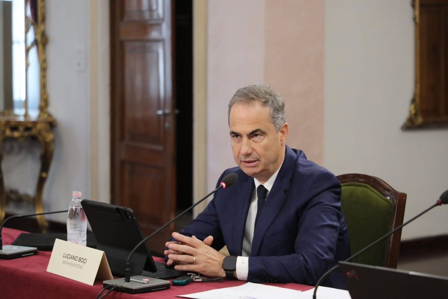 Luçiano Boçi akuzon mazhorancën: Drafti për ndarjen e re territoriale është “thikë pas shpine” ndaj qytetarëve