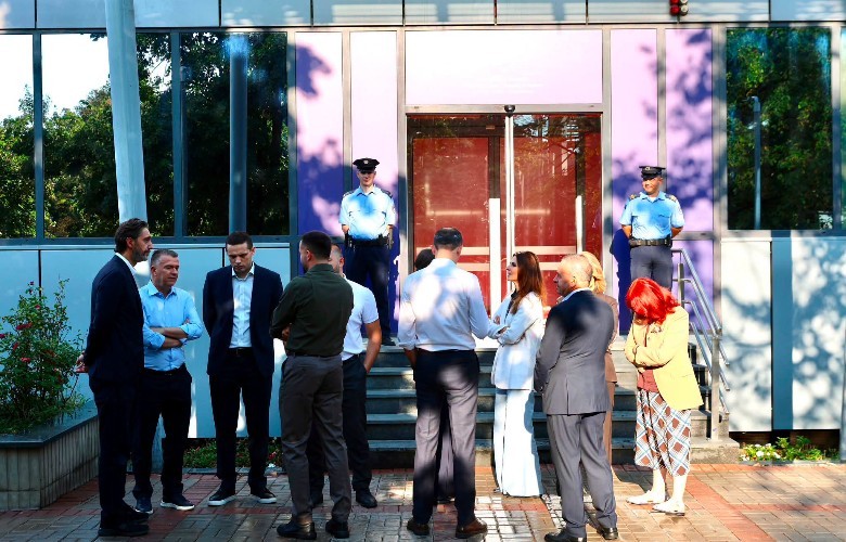 PDK vazhdon aksionin para Qeverisë, letër Deharit: Seanca konstituive e Kuvendit të Kosovës të mbahet nesër