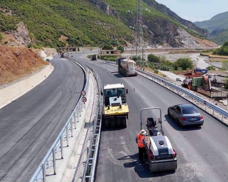 “Vijojnë me ritme të larta”, Rama publikon pamje nga punimet në aksin Elbasan-Qafë Thanë: Lidhje më e shpejtë dhe më e sigurt për juglindjen