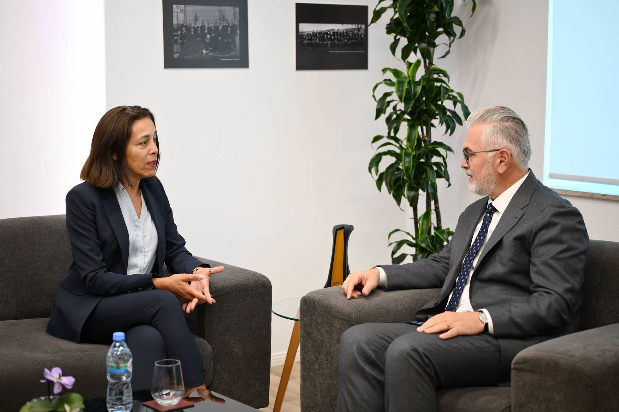 Takimi në Tiranë, ambasadorja e BE-së dhe Ministri i Drejtësisë diskutojnë reformën dhe integrimin