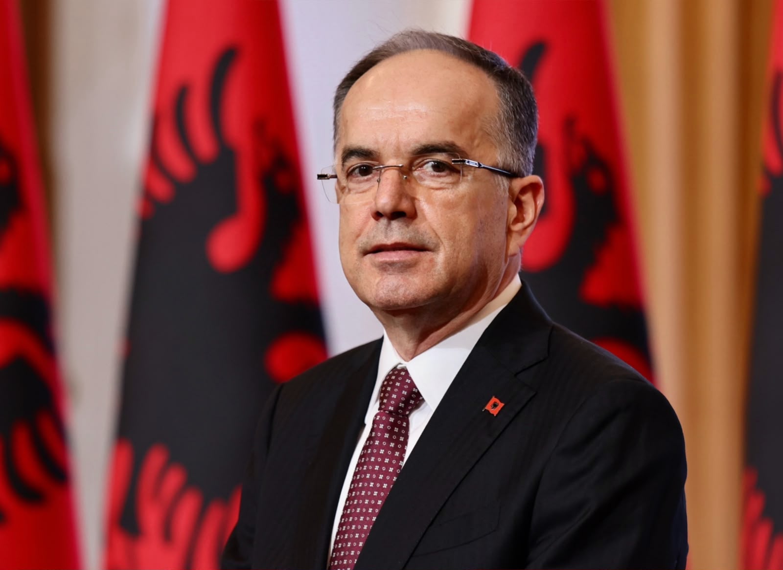 Presidenti Begaj dekreton shkarkimin e Vlora Hysenit nga drejtimi i SHISH-it
