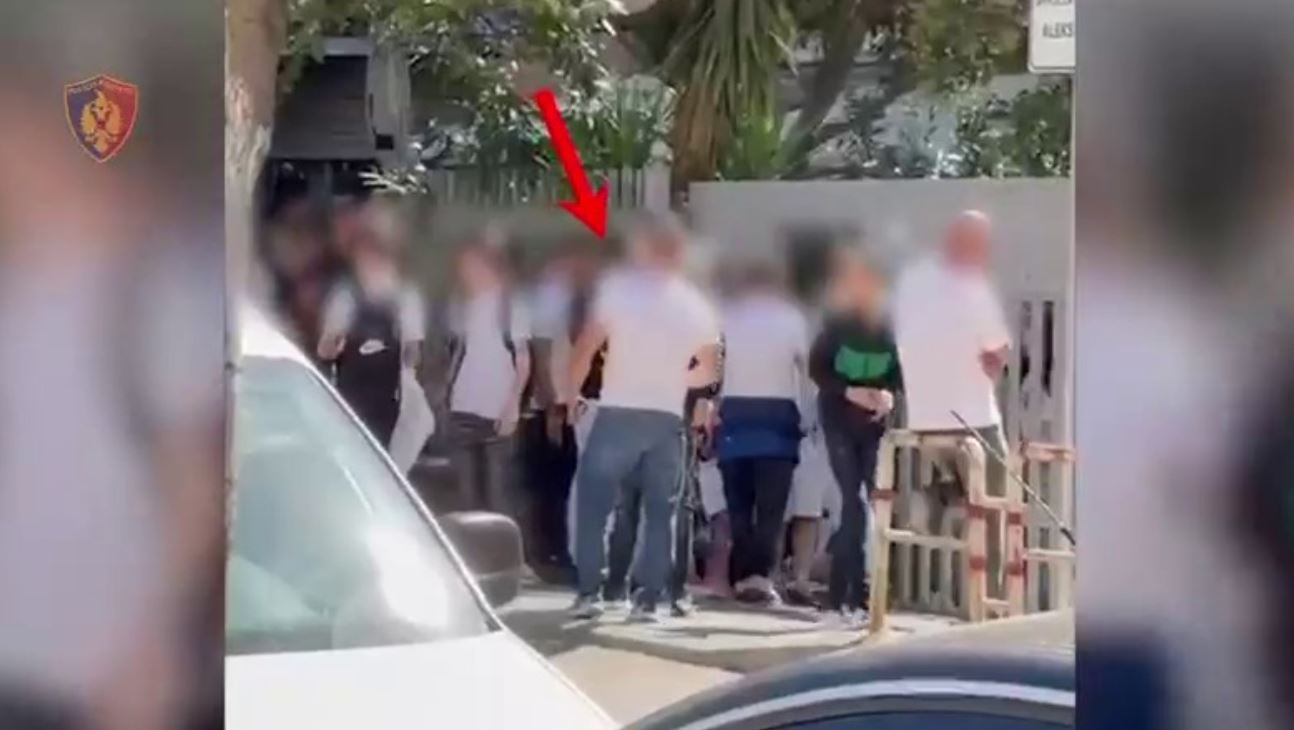 “Shkolla të Pastra”/ Shitet droga pranë shkollave në Tiranë dhe i shpërndanin me monopatina, taksi e delivery , 31 të arrestuar dhe 14 në kërkim