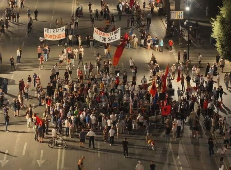 Protesta në Tiranë shënon ditën e 108-të. Marshim nga sheshi “Skënderbej” drejt Kryeministrisë
