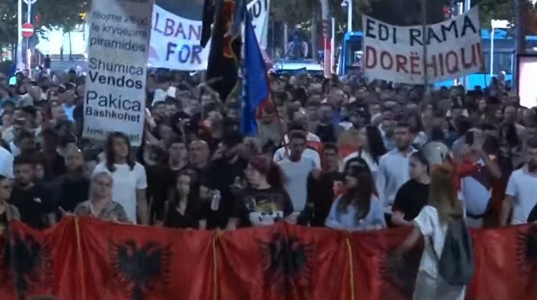 Protesta në Tiranë shënon ditën e 109-të. Marshim nga sheshi “Skënderbej” drejt Kryeministrisë
