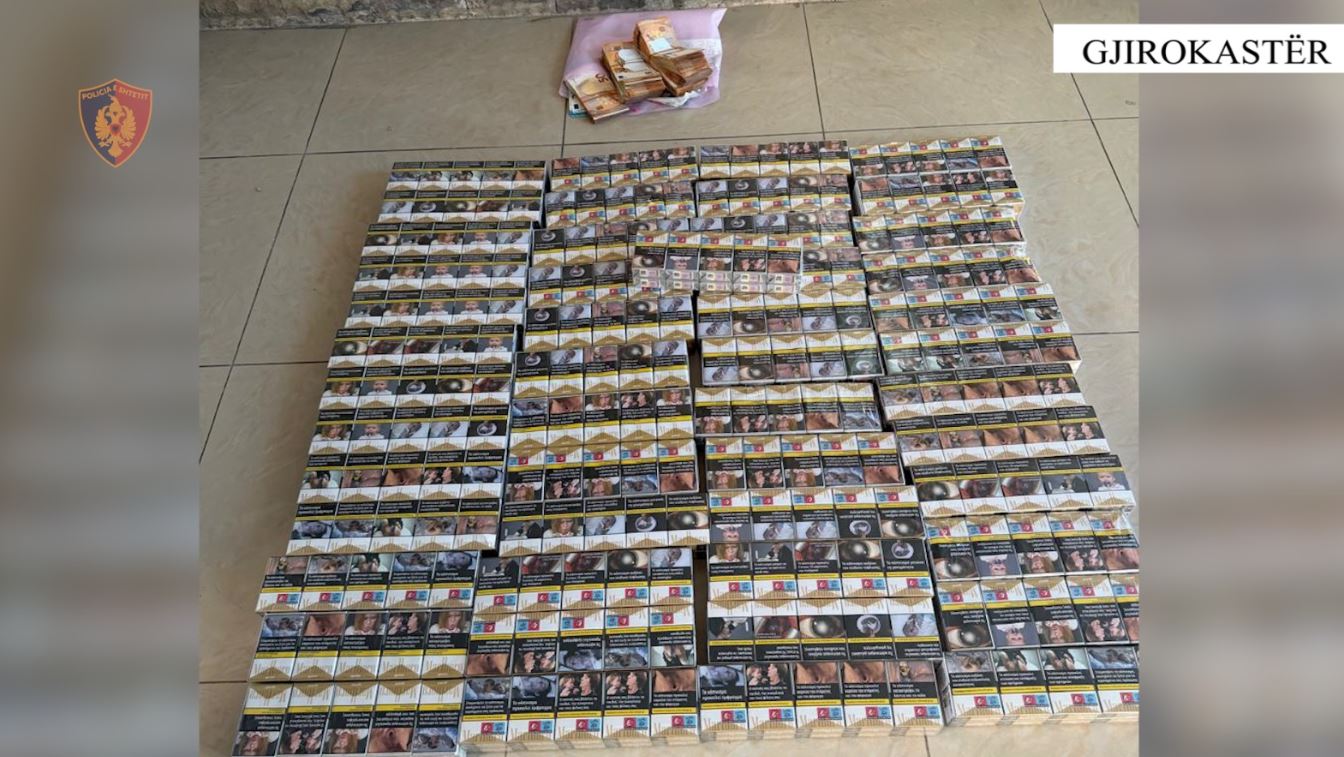 Kontrabandë mallrash nga Greqia, arrestohen 2 persona në Gjirokastër. Sekuestrohen mbi 22 mijë euro, si dhe veshje e steka cigaresh