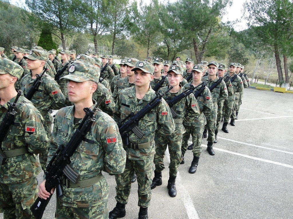 Shqipëria dërgon 17 ushtarakë dhe një helikopter në KFOR, misioni deri në 2029