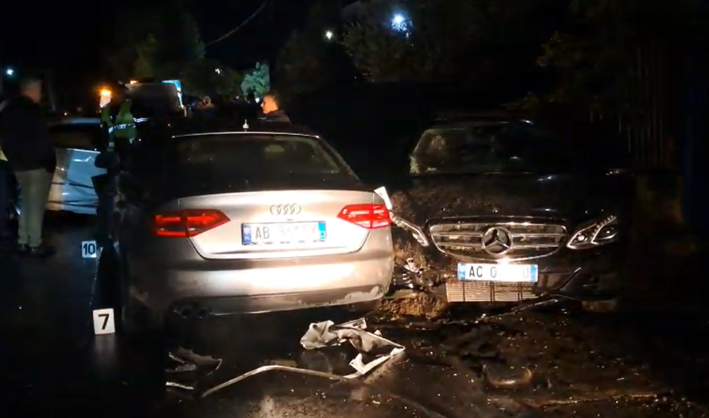 Aksident në Fushë-Krujë, përplasen 3 automjete, humb jetën një 19-vjeçar
