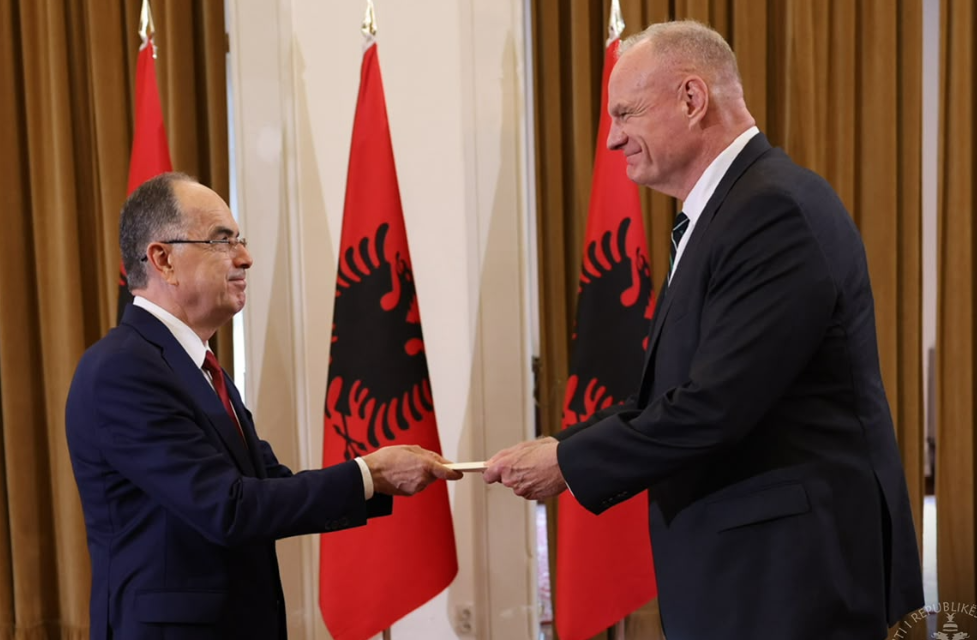 Wendt dorëzon letrat kredenciale – Ambasadori i ri amerikan në Tiranë takon Presidentin Bajram Begaj