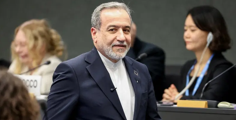 Ministri i Jashtëm iranian Abbas Araqchi udhëton drejt Nju Jorkut mes tensioneve me SHBA, Trump lë të hapur mundësinë e një takimi me Pezeshkian