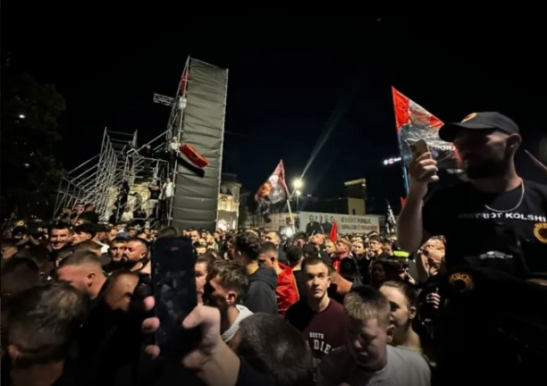 Vendimi i Hagës/ Qytetarët në shesh: Do të protestojmë dhe nuk do të heshtim për UÇK-në