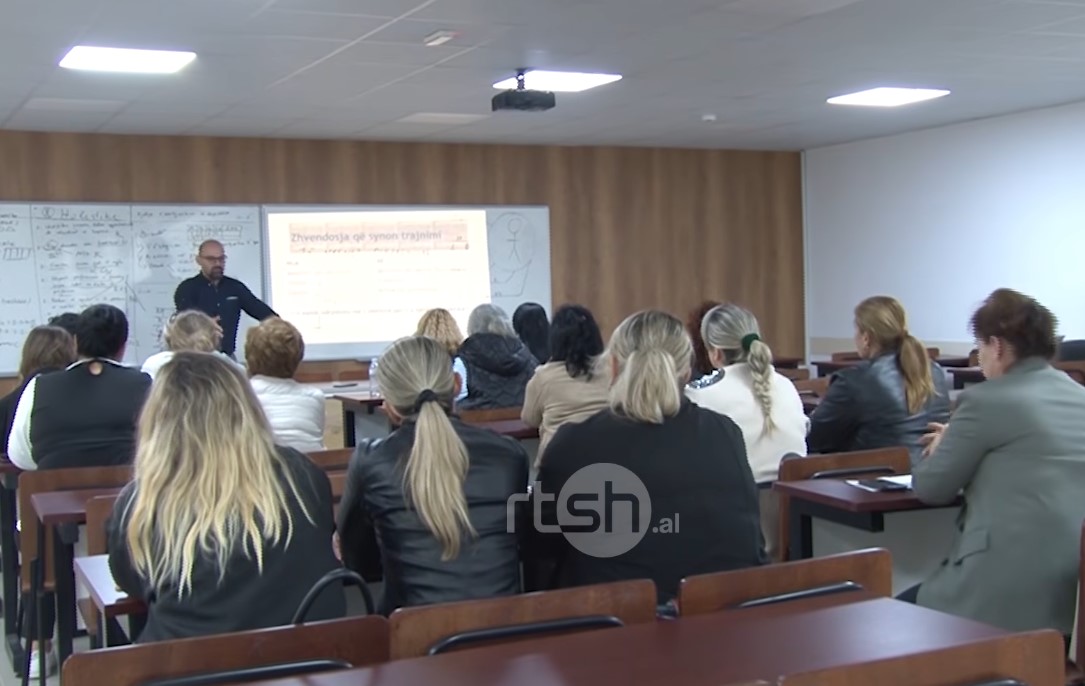 Trajnimi i mësuesve në Korçë. Nis faza e dytë, në fokus kurrikula e re dhe përdorimi i teknologjisë
