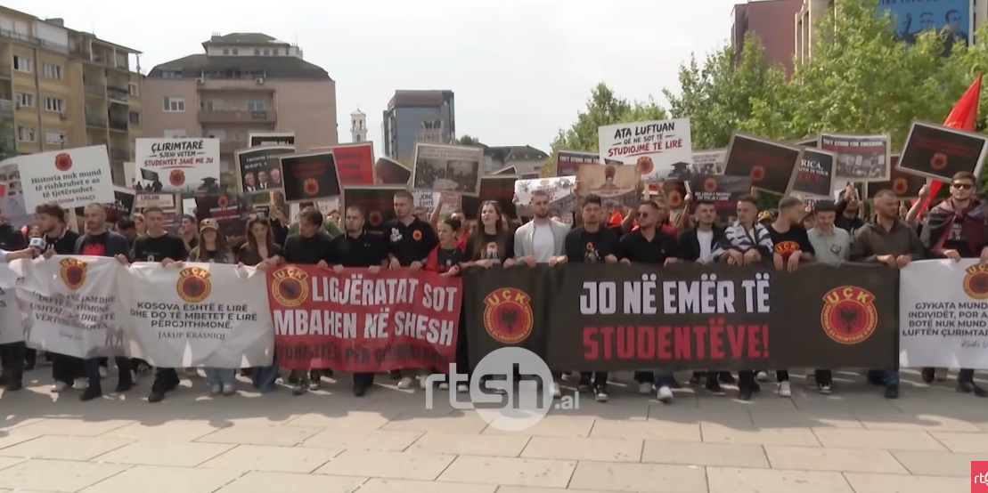Studentët kërkojnë liri për çlirimtarët, të rinjtë i bashkohen protestës kundër “Hagës”