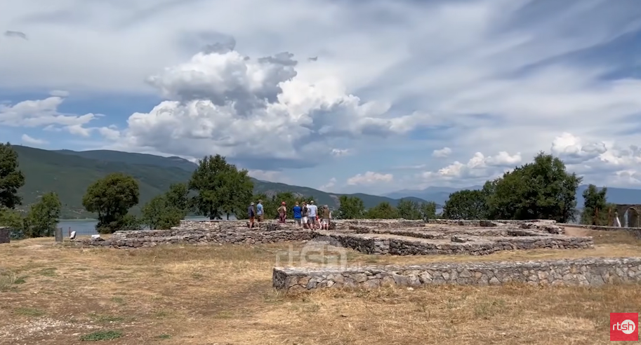 Turizmi në Pogradec, interes i lartë nga të huajt, shifra e këtij viti mendohet të jetë 550 mijë