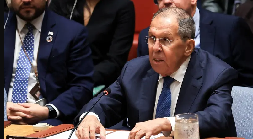 Lavrov në OKB: Rusia nuk do të ndalë operacionet ushtarake gjatë negociatave, akuzon Evropën për riarmatimin e Kievit