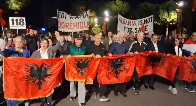Protesta në Tiranë shënon ditën e 118-të. Marshim nga sheshi “Skënderbej” drejt Kryeministrisë