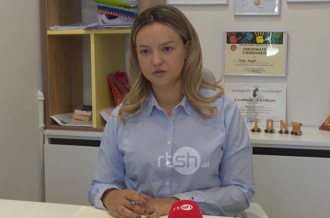 Ankthi i fillimit të shkollës te fëmijët, terapistja: Komunikimi dhe mbështetja e prindërve, të rëndësishme