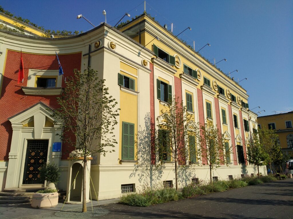 Zhbllokohen procedurat, Bashkia e Tiranës merr në dorëzim apartamente të reja për strehimin social, zbatohet kontributi 3% i ndërtuesve