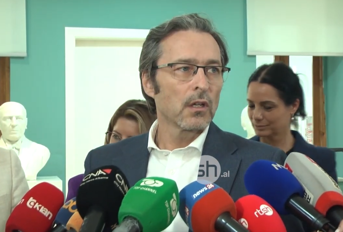 Ambasadori italian për zhvillimet politike/ Alberti: Situata po ndiqet me vëmendje, por nuk është detyrë e ambasadorit të prononcohet