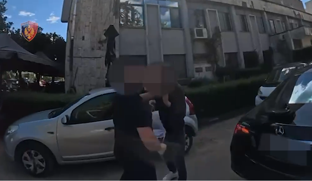 Mashtruan 64-vjeçarin për 100 mijë euro, arrestohen dy të rinj në Tiranë
