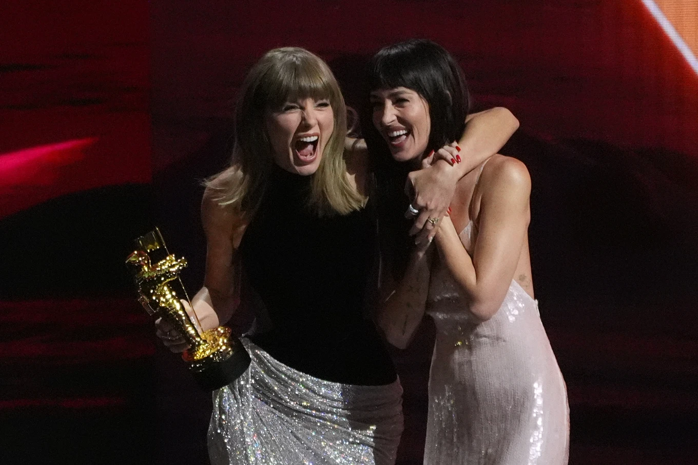 FOTOT/ Mbrëmje historike në Los Angeles, Taylor Swift thyen rekorde në MTV Video Music Awards 2026