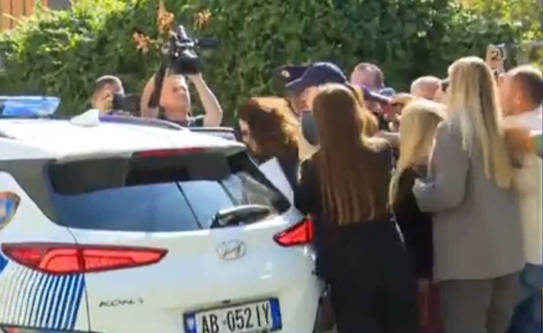Përfundon seanca në GJKKO, lihet në arrest shtëpie ish-drejtoresha e SHISH, Vlora Hyseni