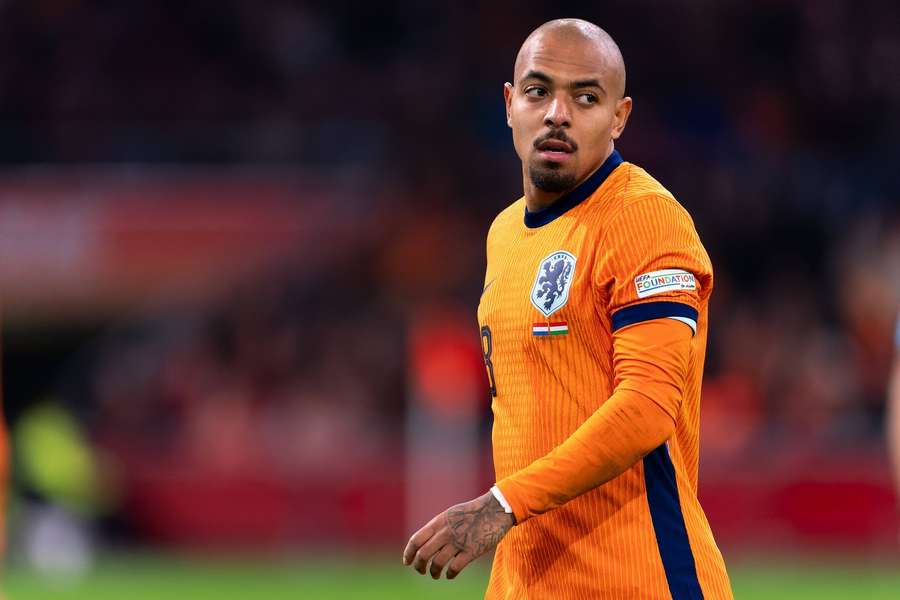Probleme te Holanda, trajneri Xavi Hernandez humbet Malen dhe Kluivert për shkak dëmtimi