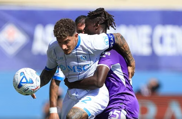 Jimenez ndëshkon Allegrin, Napoli ndalet në Firence