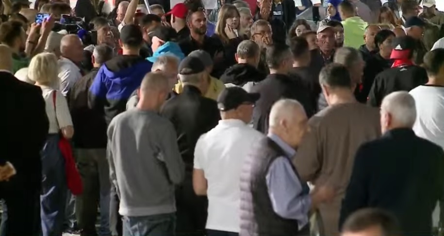 Protesta në Tiranë shënon ditën e 120-të. Marshim nga sheshi “Skënderbej” drejt Kryeministrisë