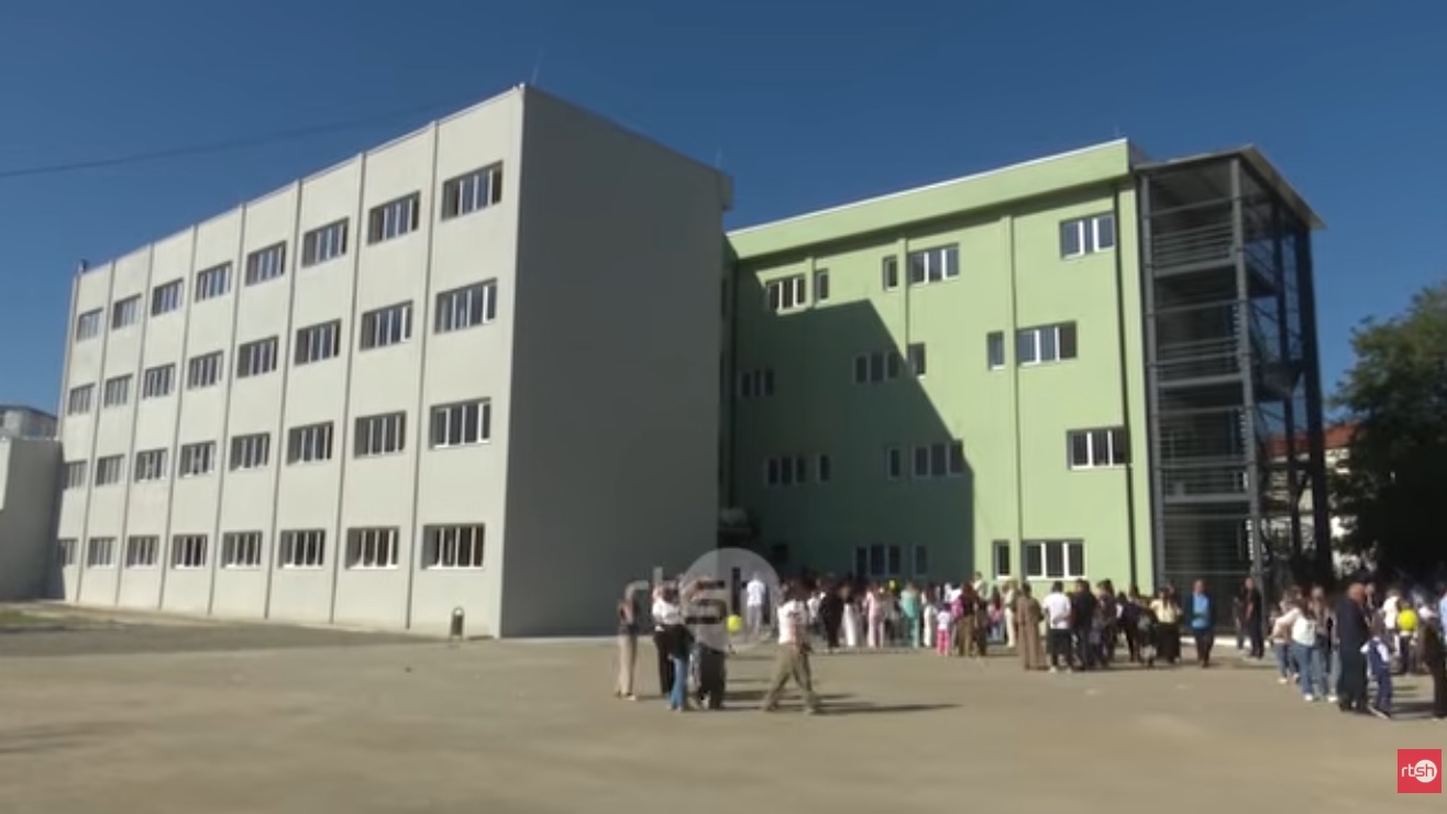 Ankthi i fëmijëve për shkollën, terapistja: Prindërit duhet t’i mbështesin fëmijët