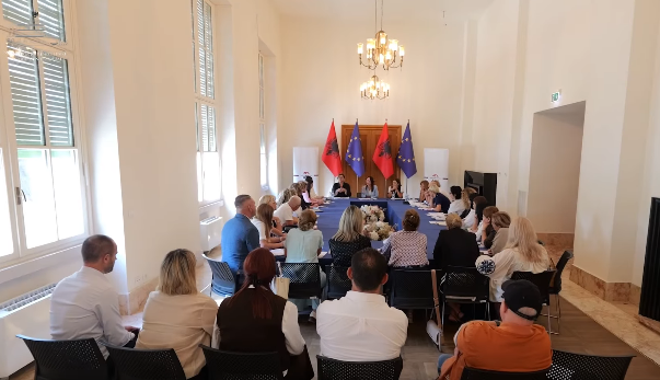 Spahiu takim me drejtuesit e 28 institucioneve të përkujdesit social: Fokus te grupet në nevojë