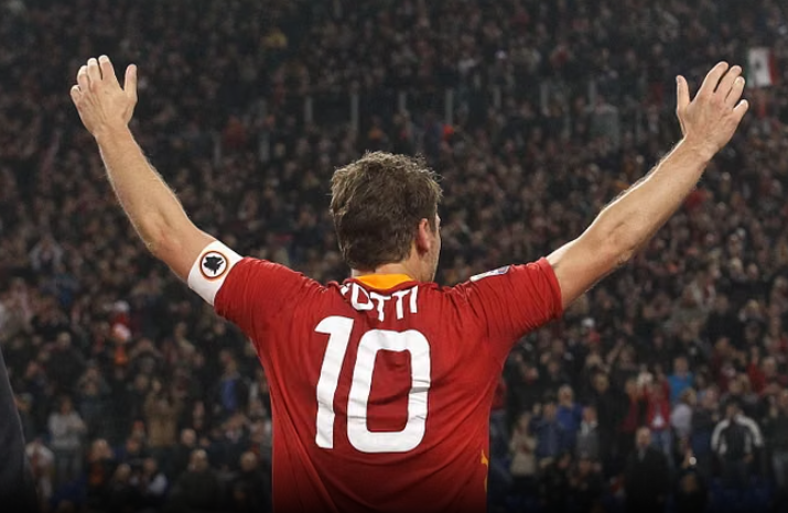 Totti: Do të kisha dashur të luaja me “Fenomenin”