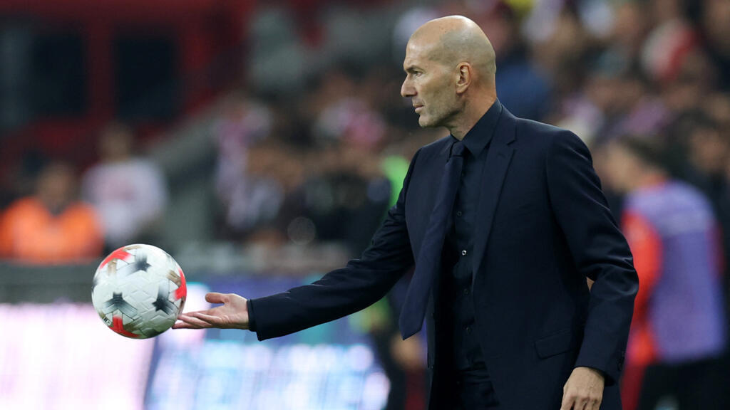Pak para dhe shumë duartrokitje! Të gjithë të çmendur pas Zinedine Zidane te Franca