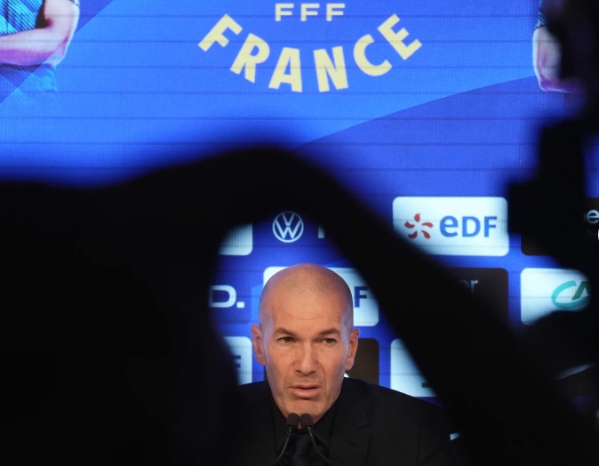 Pas Mbappé, Franca “blindon” edhe Zidane… truprojë dhe oficer sigurie shtesë për komisarin teknik