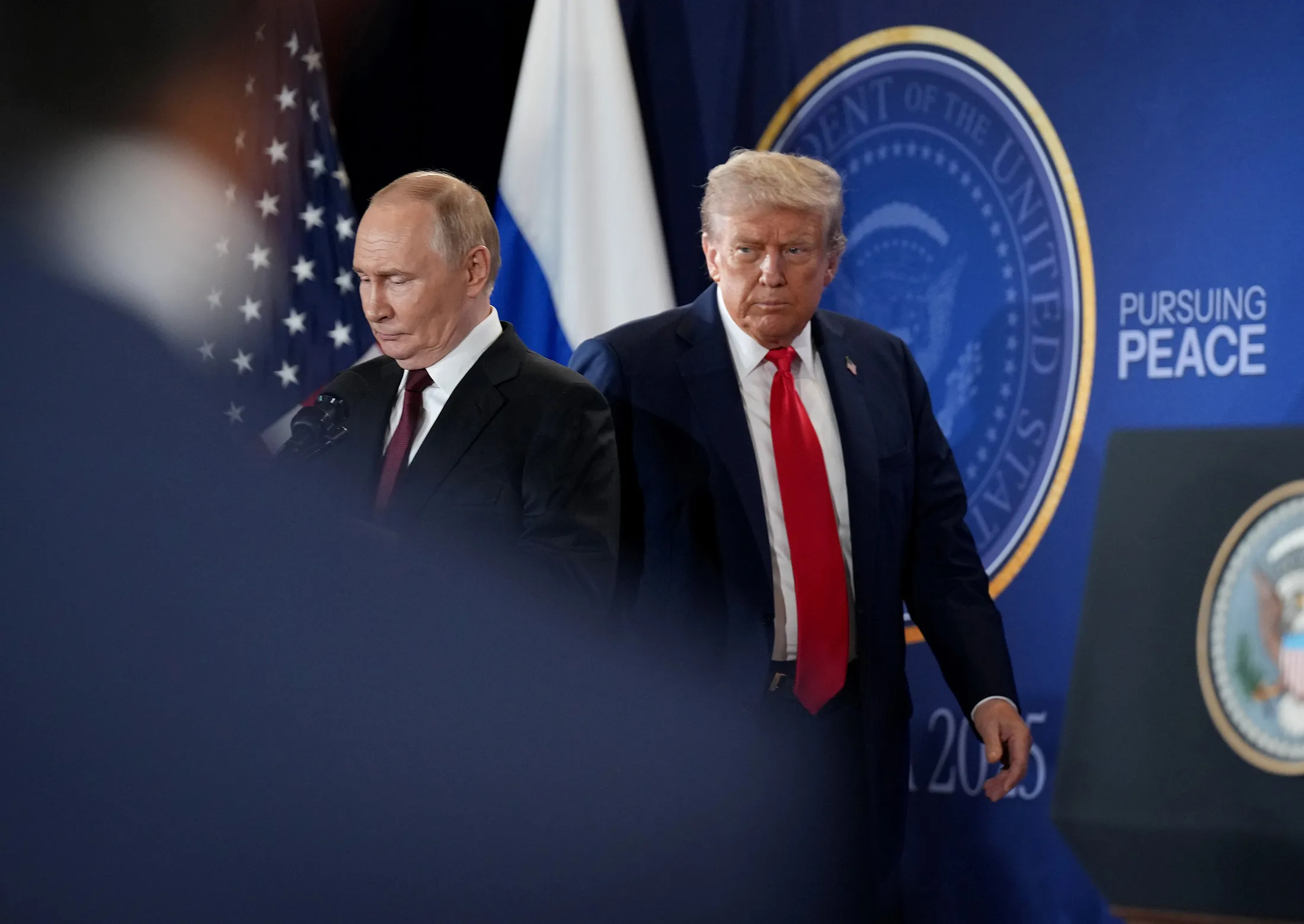 Përplasje në Uashington, gjashtë senatorë i kërkojnë Trumpit të anulojë marrëveshjen me Putinin për importin e naftës ruse