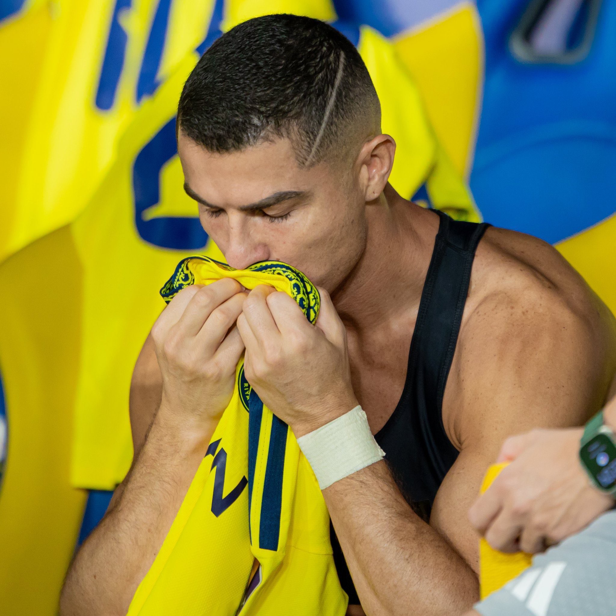 Sulmet Houthi shtynë një orë Al Nassr-Neftchi, CR7 vetëm 19 gola larg legjendës
