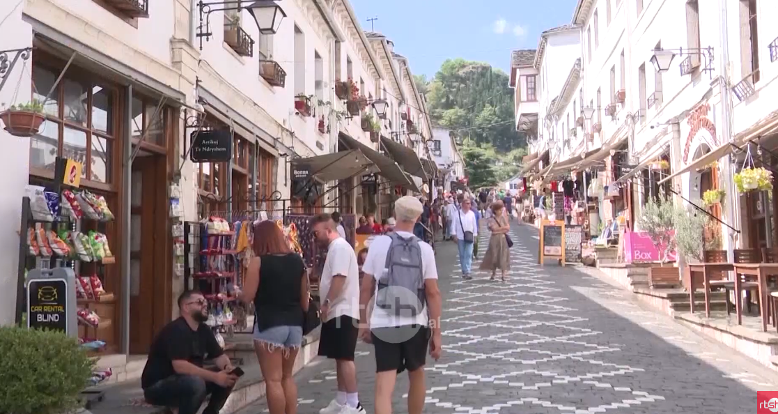 Tetori sjell turistë në Gjirokastër, qyteti vijon të jetë i i preferuar për t’u vizituar