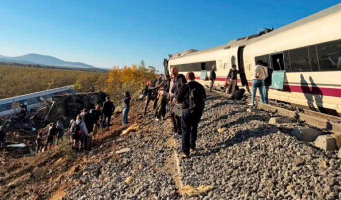 Përplasen dy trena me shpejtësi të lartë në Spanjë, dyshohet për dhjetëra viktima