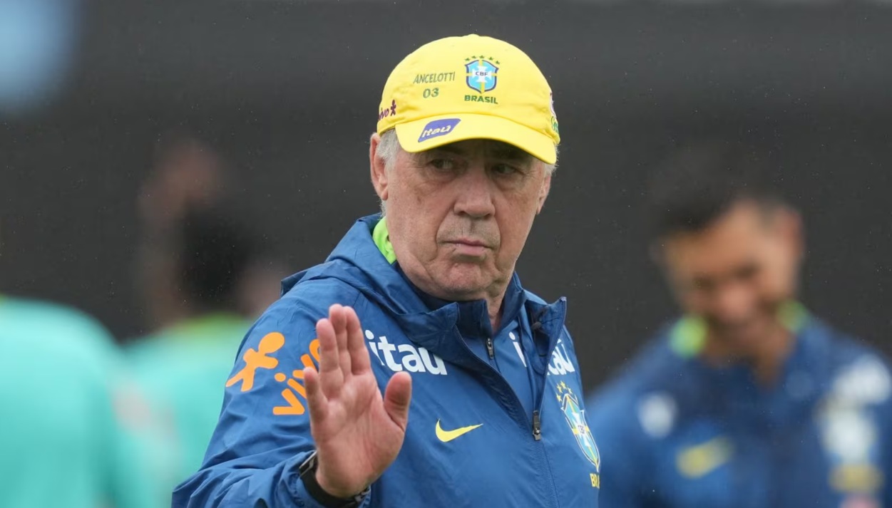 Ancelotti “tërbon” Barçën, grumbullon Raphina-n për miqësoret në Singapor