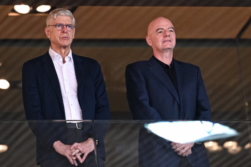 Arsène Wenger heziton të futet në garë kundër Gianni Infantino-s