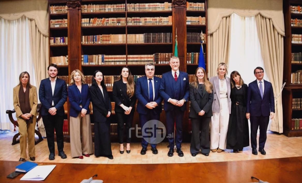 Italia nderon ministrin Gonxhja me çmimin “Luani i Artë për Merita”