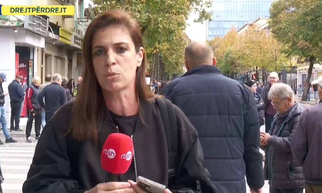 Protesta studentore në Tiranë, studentët dhe pedagogët mblidhen para Ministrisë së Arsimit