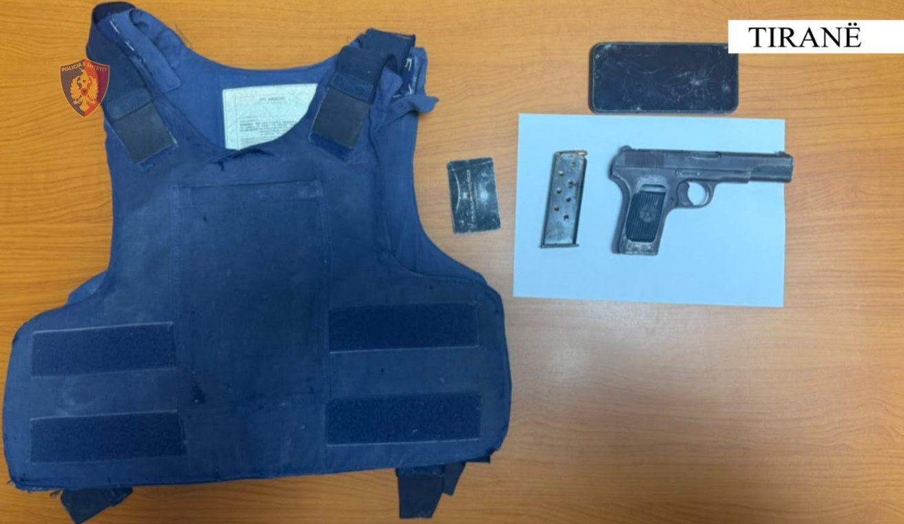Me arrest shtëpie dhe i armatosur, 41-vjeçari kapet me pistoletë dhe jelek antiplumb në Tiranë