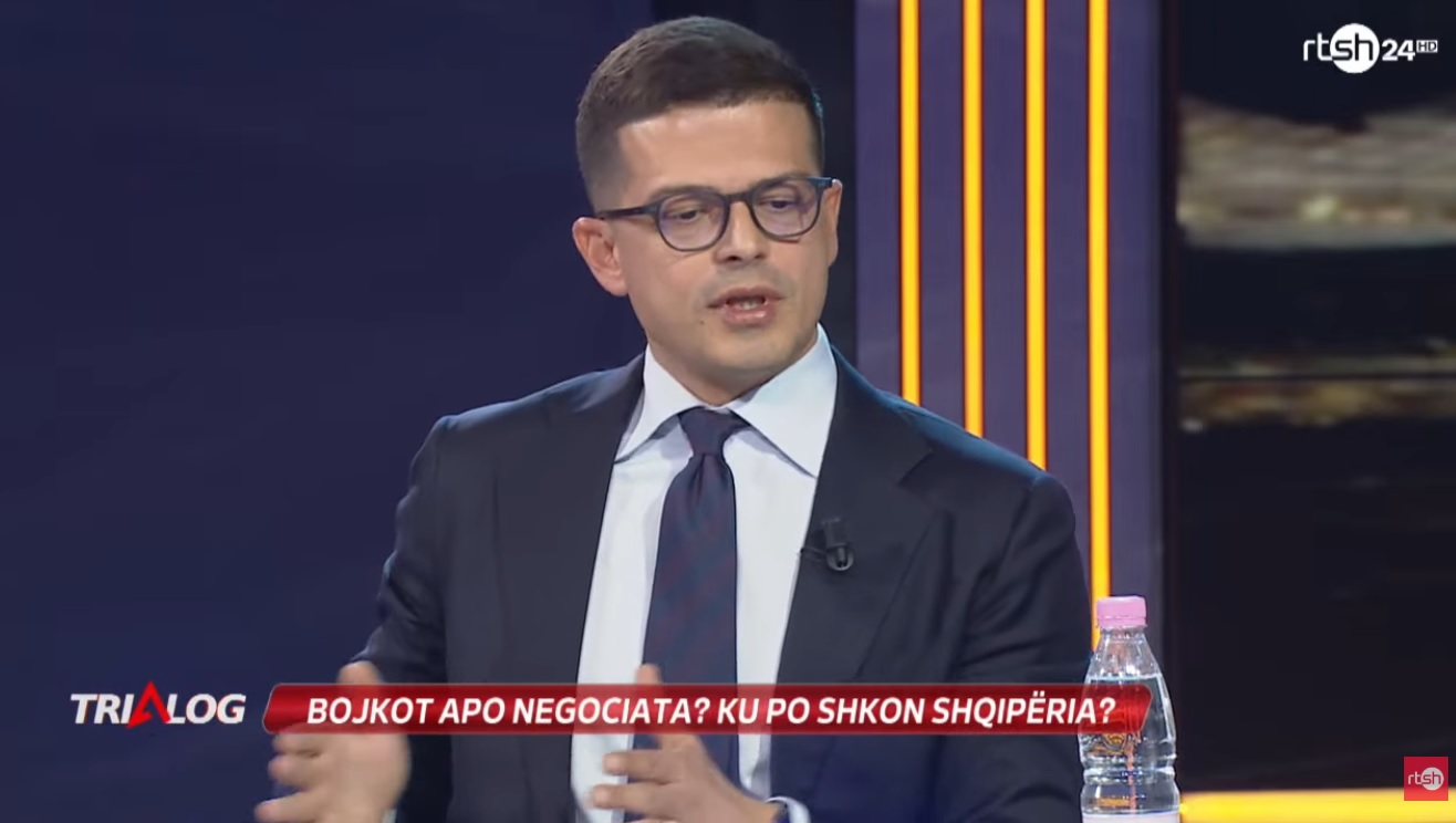 Vengu: Rinia nuk ka nevojë për deputetë e pedagogë që rishpikin veten. Shteti nuk negocion ekzistencën e vet