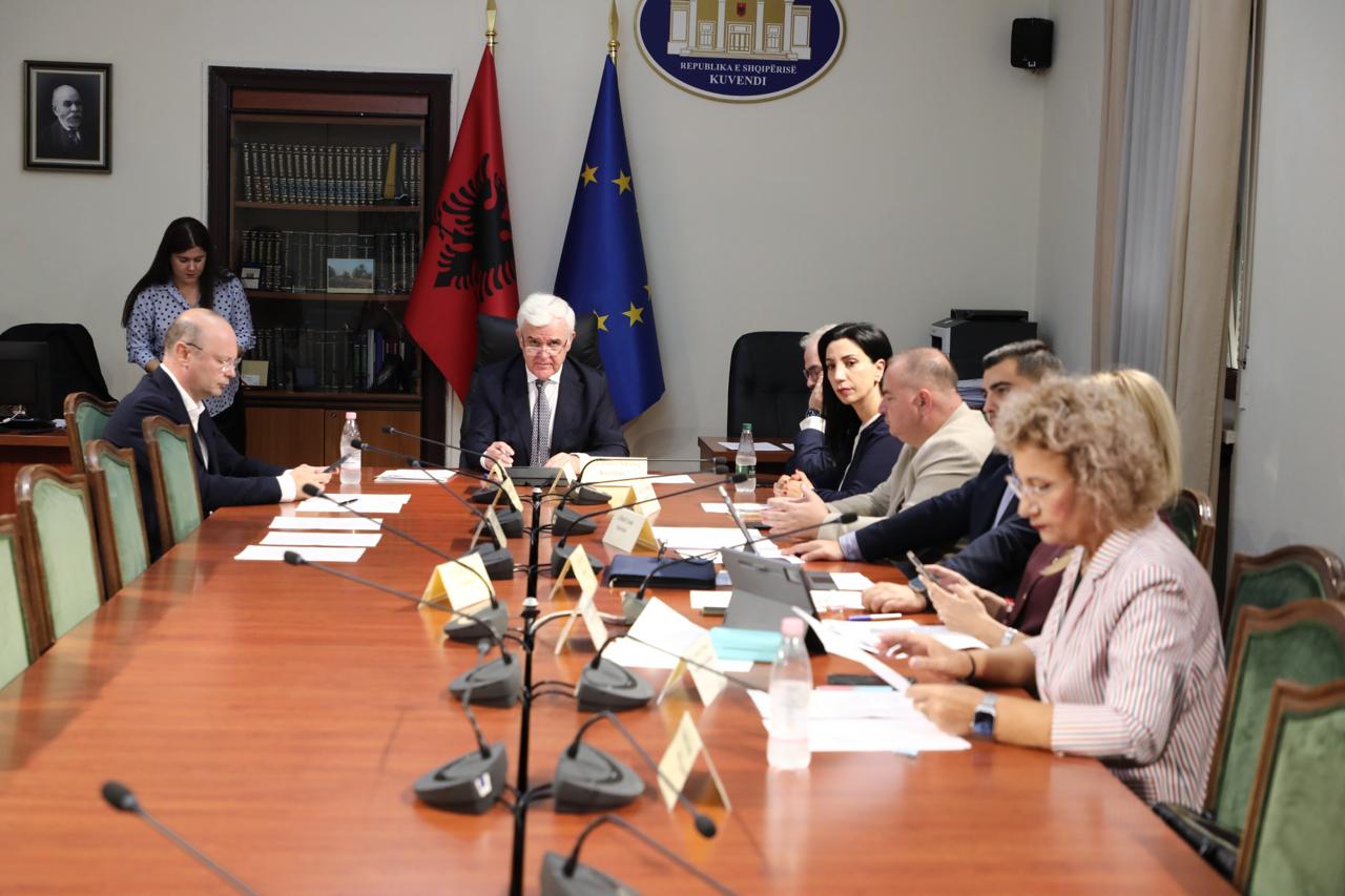 Kontrolli parlamentar mbi agjencitë e pavarura, Kuvendi analizon zbatimin e ligjeve dhe akteve nënligjore për vitet 2021–2025